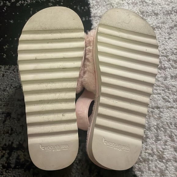 Pink Koolaburra by Ugg size 6 sling back fuzzy slippers - Picture 2 of 4